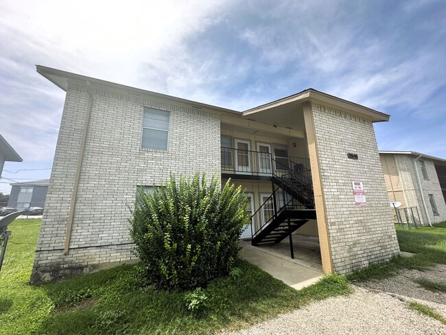 Building Photo - 1313 Quail Cir