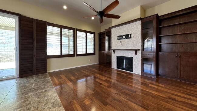 Building Photo - Gorgeous 2 Bedroom 2 Bathroom Home Located...