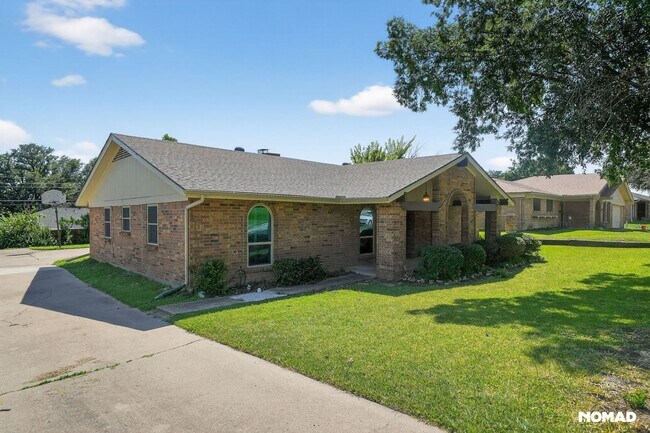 Building Photo - 3721 Lawndale Ave