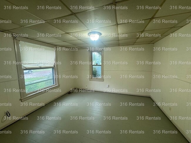 Building Photo - $849 - 2 bed 1 bath - Single Family Home