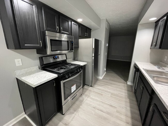 Foto del edificio - For Rent: 4-bedroom 2-bathroom single family home! Available February