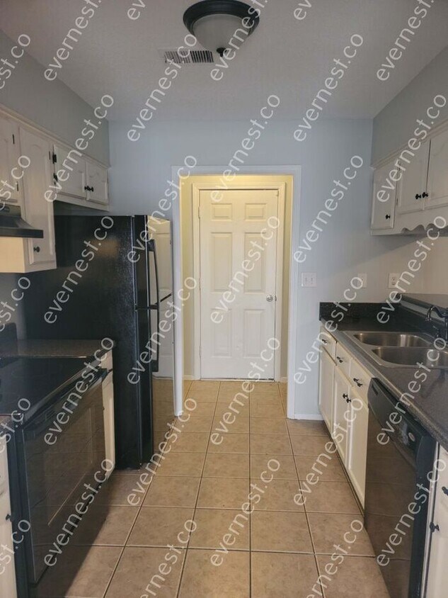 Primary Photo - 3525 Dorchester Dr