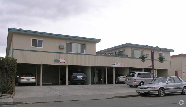 Building Photo - 447 San Marco St