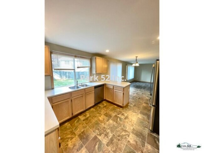 Building Photo - 7605 Elm Ct SE
