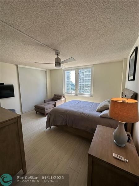 Foto del edificio - 2200 NE 33rd Ave