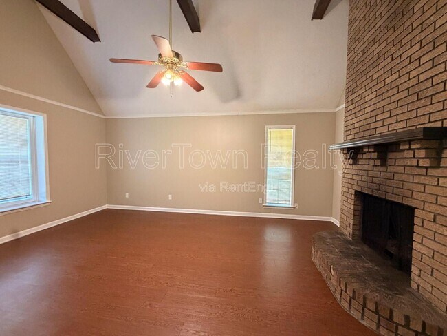 Foto del edificio - 4311 Springwind Rd