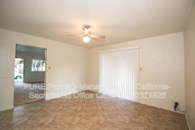 Foto del edificio - 300 Montrose Dr