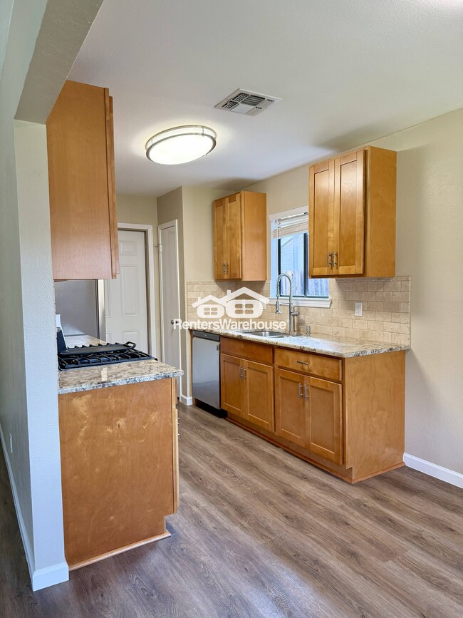 Building Photo - 3814 Stonecroft Dr