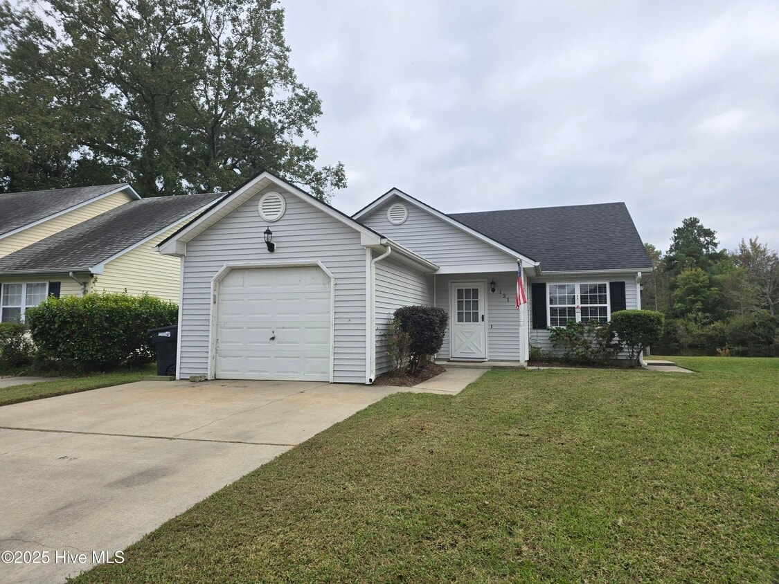 Primary Photo - 121 Bayberry Dr