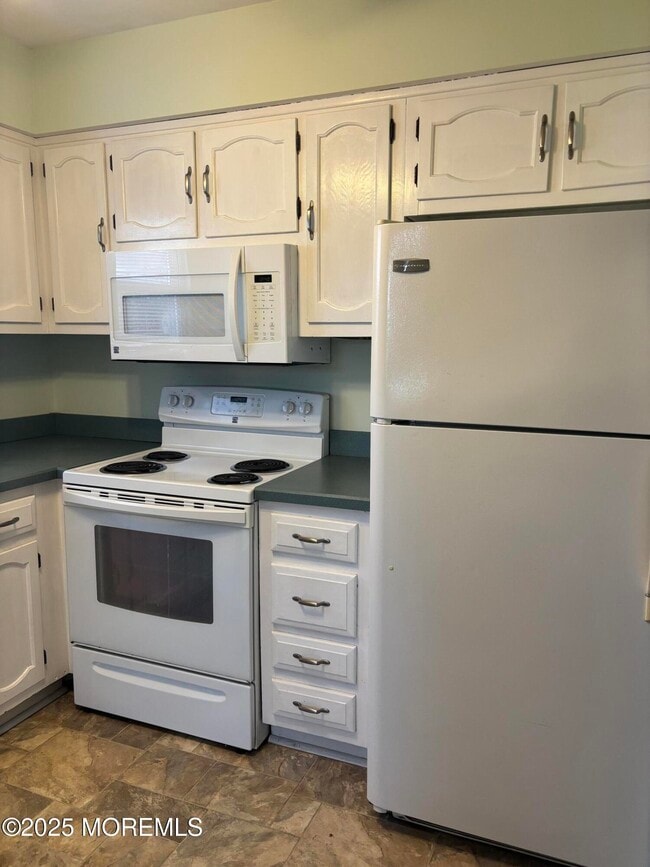 Building Photo - 25 Robinson Rd