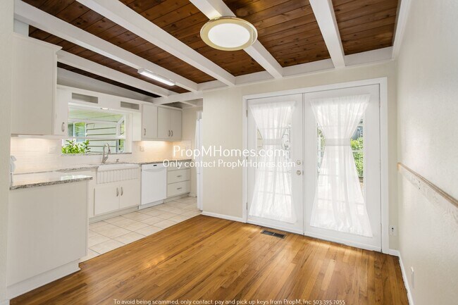 Foto del edificio - Mid-Century Dream Home: Three Bedrooms and an ADU Await!