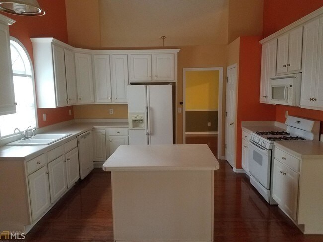 Foto del edificio - 712 Towering Pine Trail SE