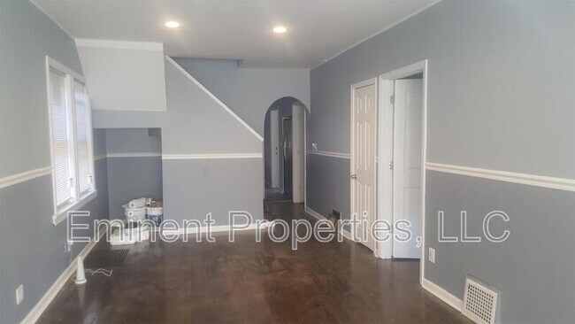 Building Photo - 8232 S Honore St