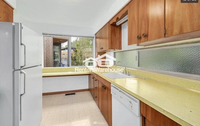 Foto del edificio - 5019 44th Ave NE