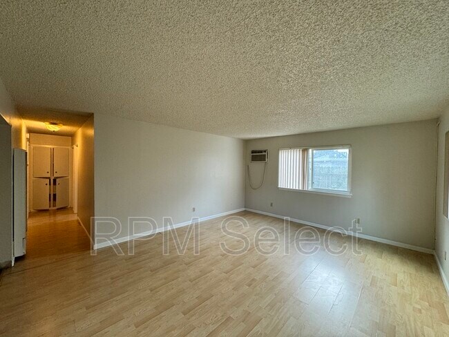 Building Photo - 4552 Ashcroft Ave