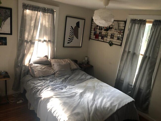 bedroom - 2300 Mount Pleasant St