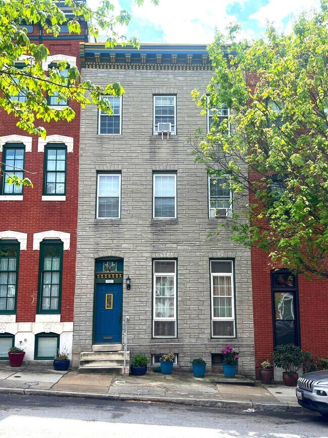 Building Photo - 1923 E Pratt St