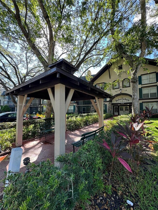 Foto del edificio - 3720 Inverrary Dr