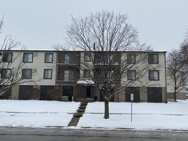 Building Photo - 404 E Bailey Rd