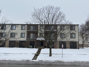 Building Photo - 404 E Bailey Rd