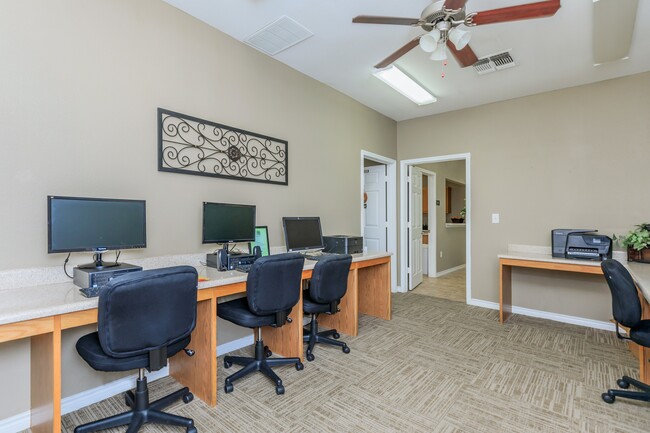 Centro de negocios en Southwest Pines: espacio de oficina de primera en Tyler, TX - Southwest Pines