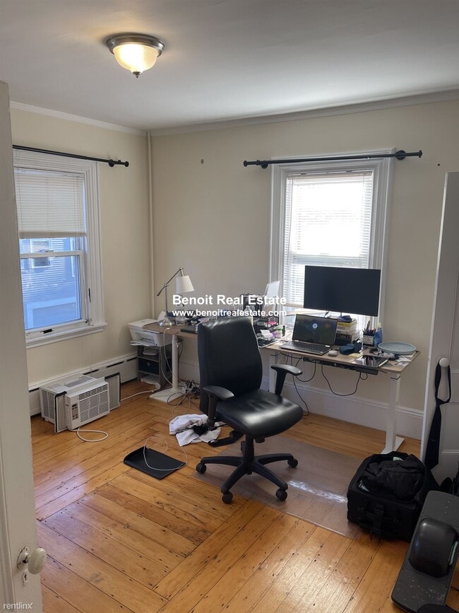 Building Photo - 3 br, 1.5 bath House - 9 Newbury St