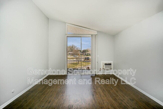 Foto del edificio - 613 Hillsboro Rd