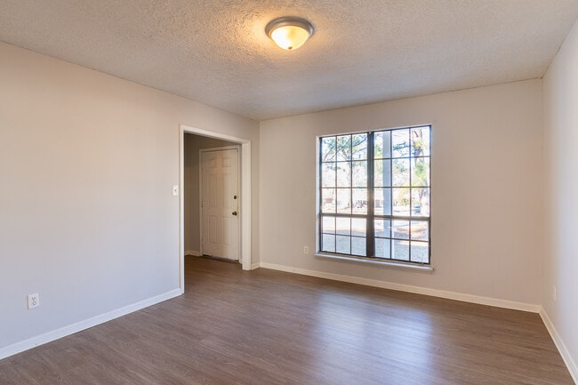 Foto del edificio - 539 Pheasant Run Dr