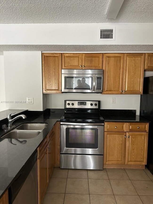 Foto del edificio - 3830 Lyons Rd