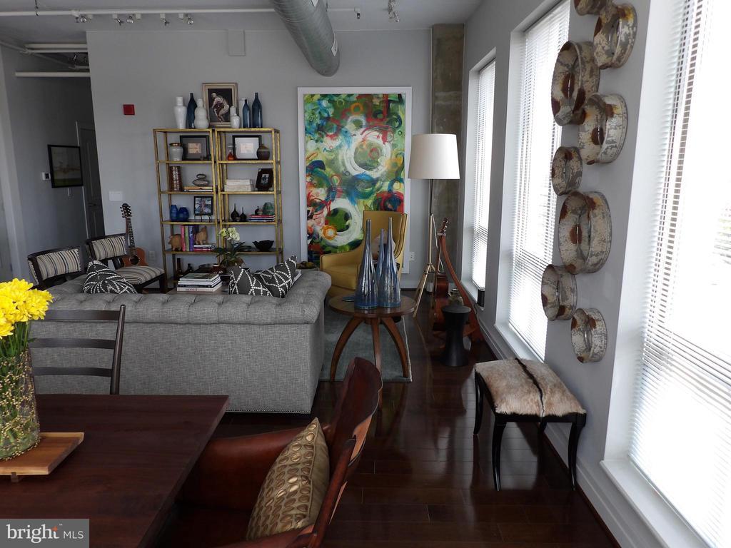 Primary Photo - 301 Massachusetts Ave NE