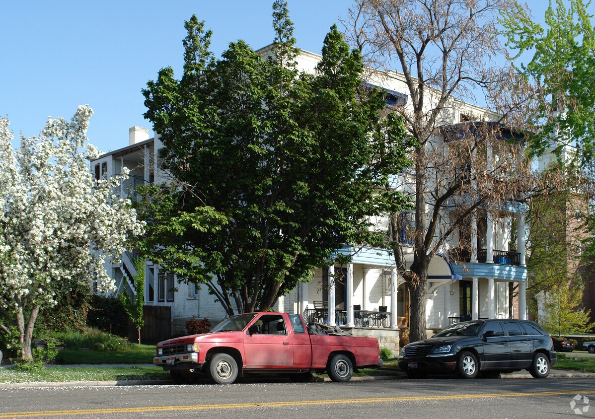 Foto del edificio - WHITE SAVAGE APARTMENTS