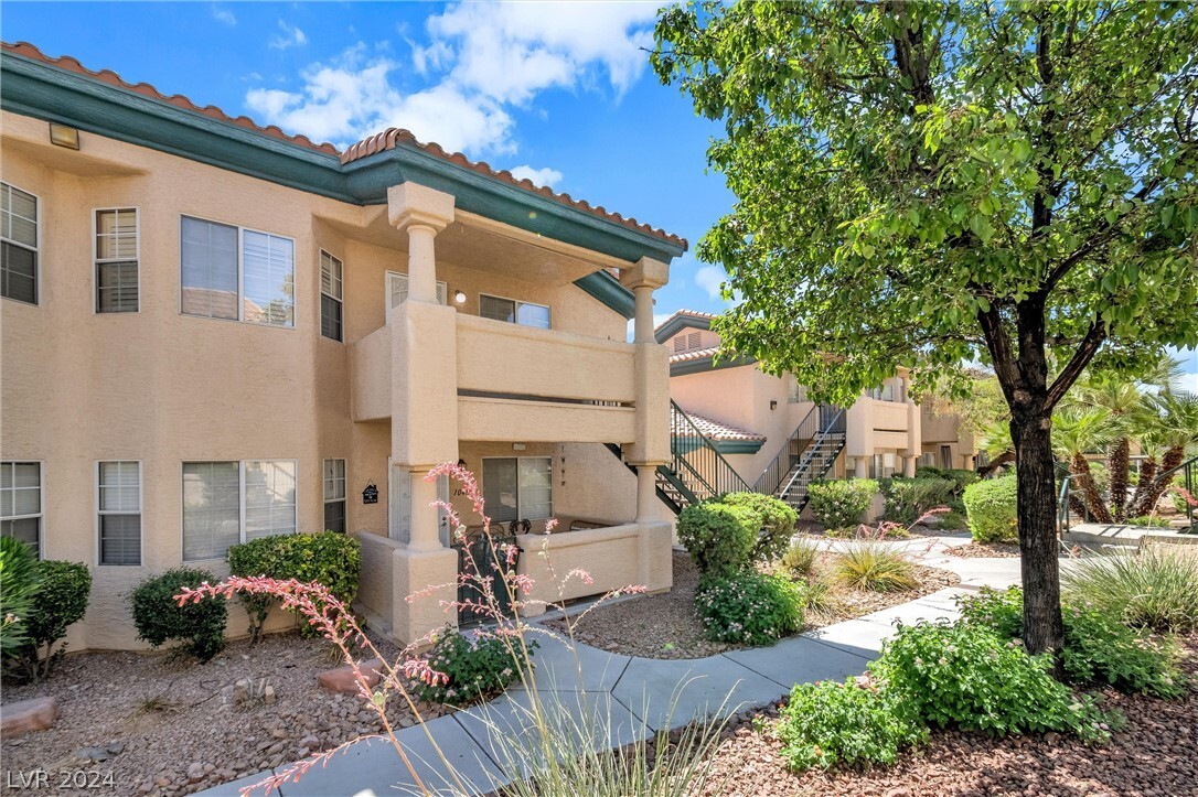 Foto principal - 8410 Eldora Ave