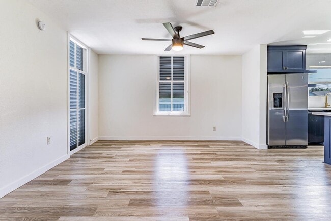 Building Photo - 3913 Avenue H