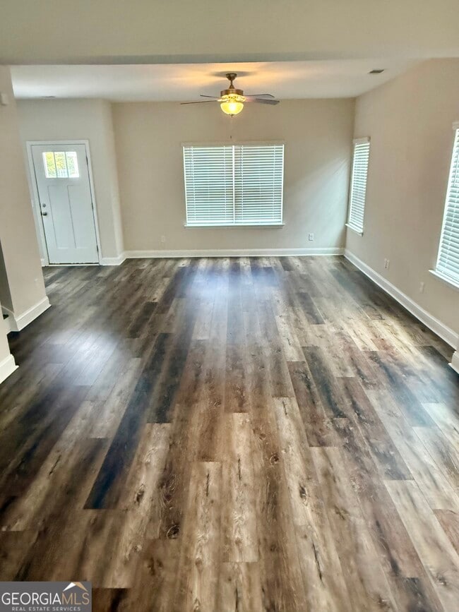 Building Photo - 85 Lake Lily Dr