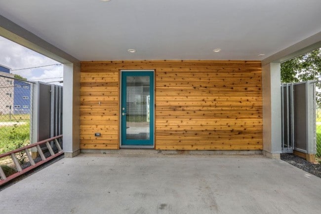 Building Photo - 1315 Lakin St