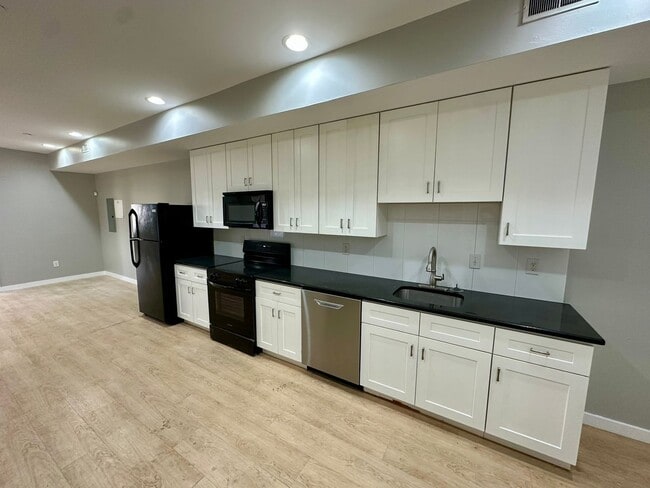 Building Photo - 1507 W Oxford St