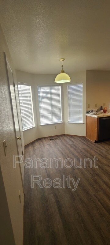 Foto del edificio - 320 Ridgecrest Cir