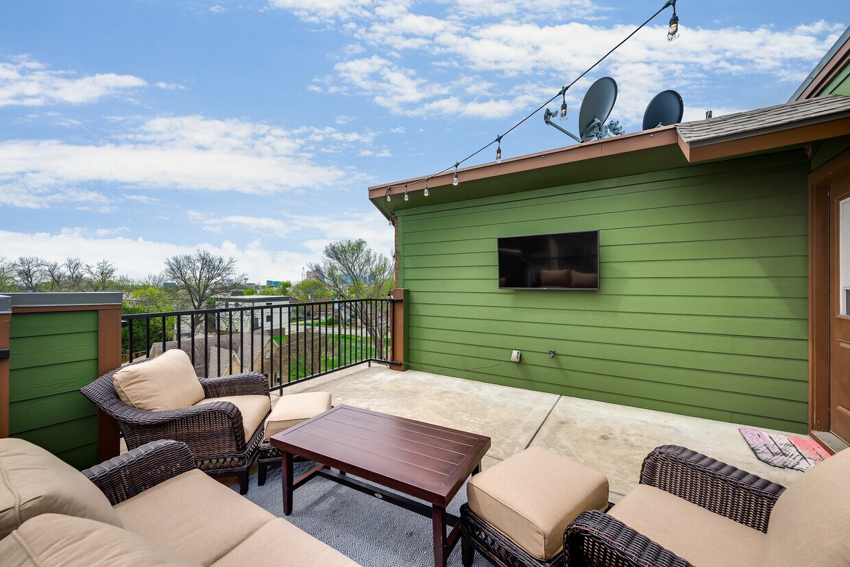 5875 Ross Ave., Unit 7, Dallas, TX 75206 Townhome Rentals in Dallas