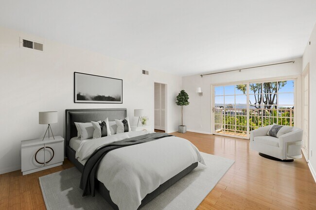 Building Photo - 2120 Linda Flora Dr