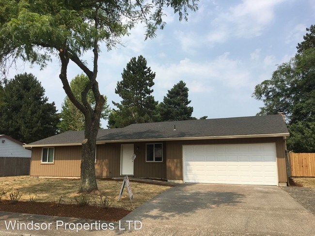 Building Photo - 4 br, 2 bath House - 2233 NE Thomas St.