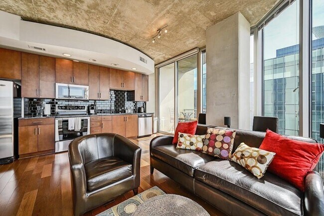 Building Photo - 360 Nueces St