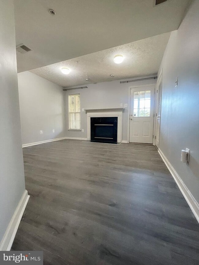 Building Photo - 9717 Harvester Cir