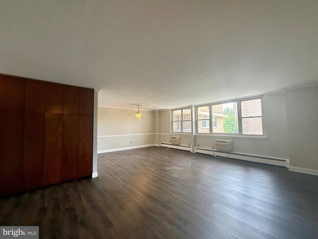 Foto del edificio - 1301 N Harrison St