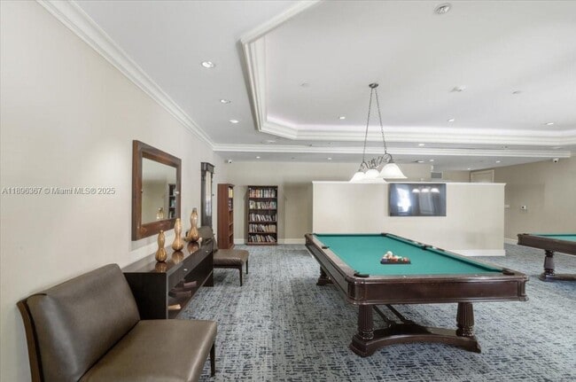 Foto del edificio - $5,500MONTHLY;20000 E COUNTRY CLUB DR #516...