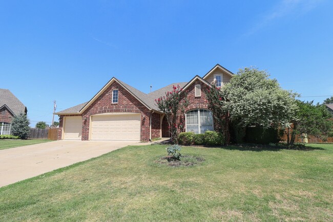 Building Photo - Spacious 4 bedroom 3 bathroom home In Sand Springs