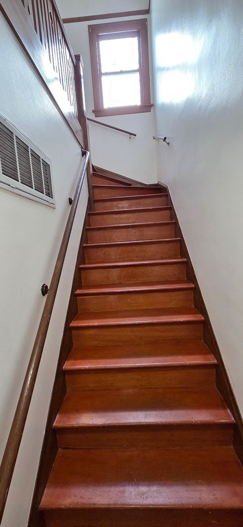 Building Photo - Top Floor, Classic Marina Style Flat in th...