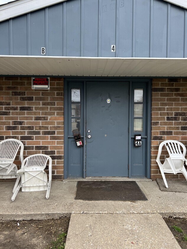 Foto principal - 831 W Hurlburt St