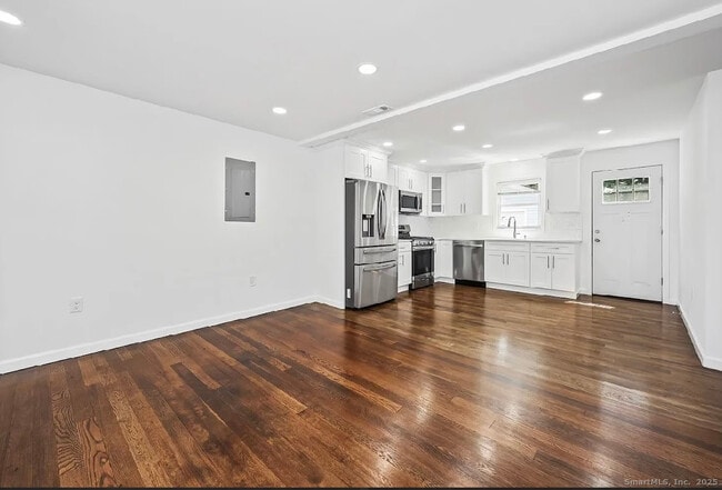 Building Photo - 405 Ruth St