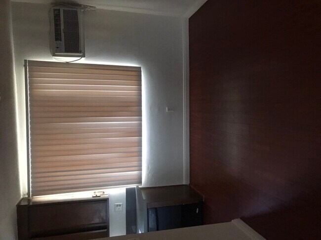 Foto del edificio - 10510 Woodbine St