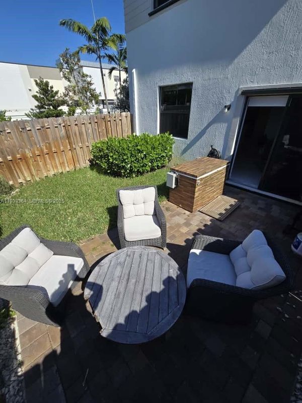 Foto del edificio - 200 SW 159th Way